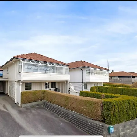 Holiday home Renovated Family With Jacuzzi