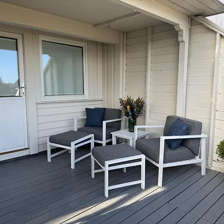 Hébergement de vacances Renovated Family With Jacuzzi *